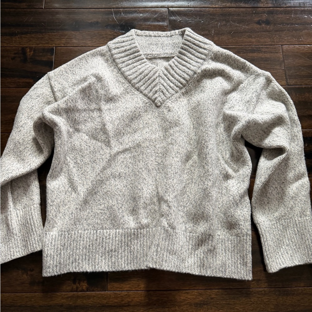 A&F High V Neck Sweater - Picture 4 of 5